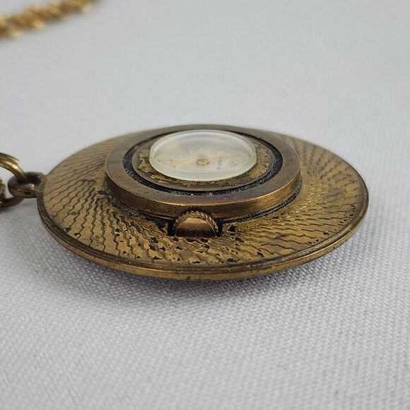 Vintage Caravelle Back & Gold Tone Pendant Watch Necklace 7 jewels - Picture 5 of 11